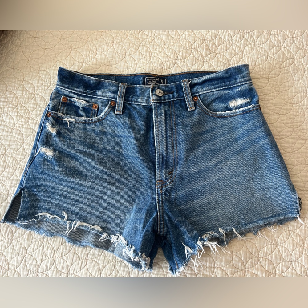 Abercrombie Annie High Rise Short Jean denim size 27 or 4